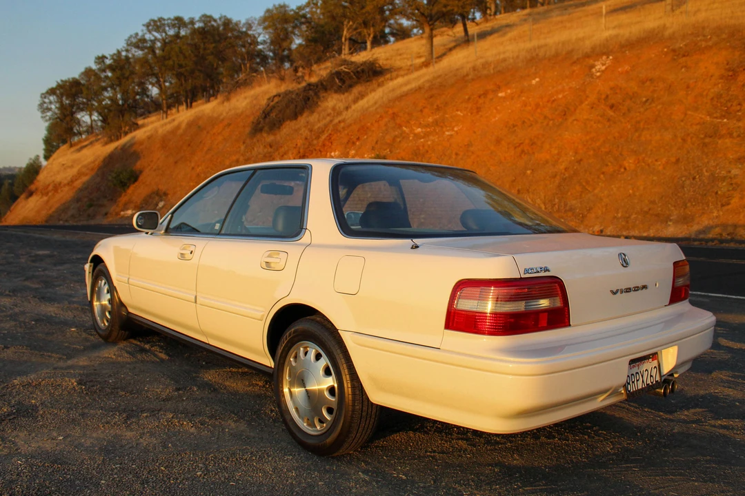1993 Acura Vigor 3rd Gen - Image 4 of 31