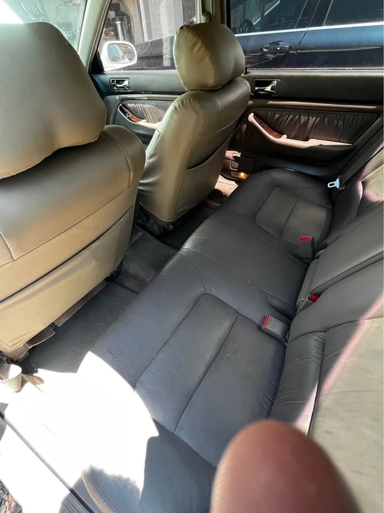 1993 Acura Legend 2nd Gen - Image 4 of 5