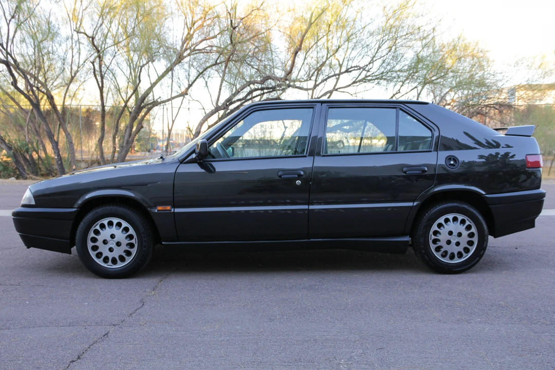 1993 Alfa Romeo - Image 8 of 31