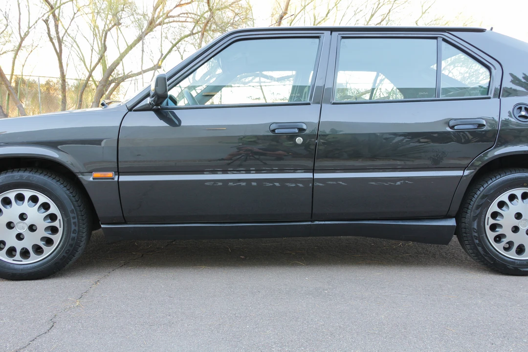 1993 Alfa Romeo - Image 28 of 31
