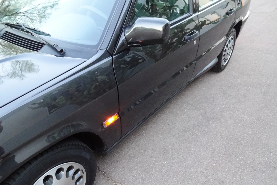 1993 Alfa Romeo - Image 26 of 31