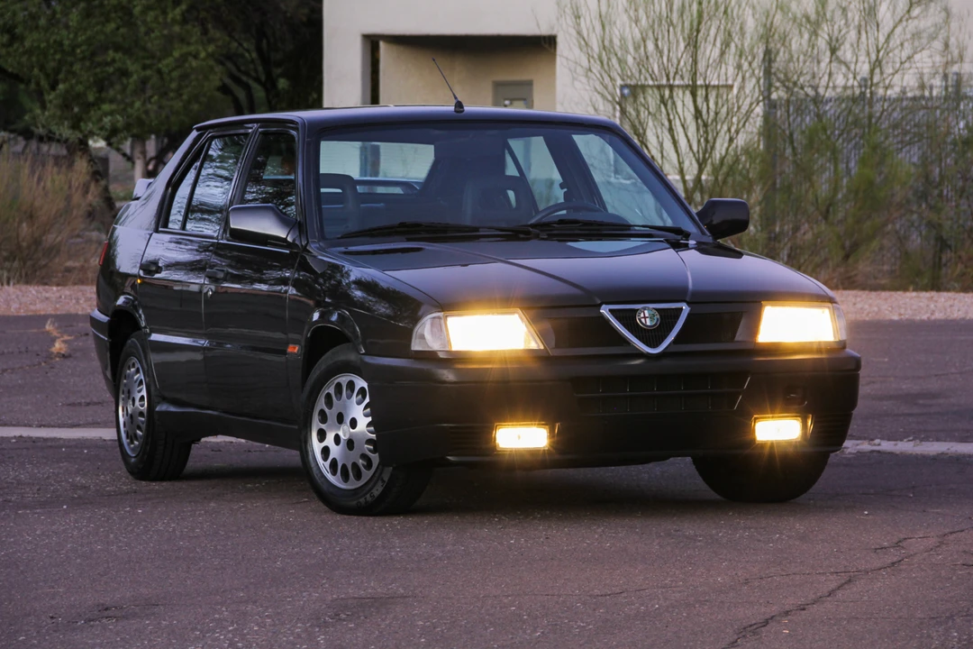 1993 Alfa Romeo - Image 18 of 31