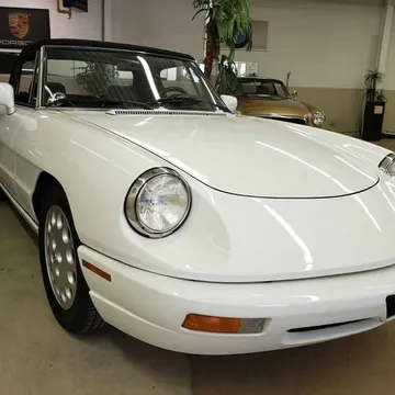 1993 Alfa Romeo Spider Veloce