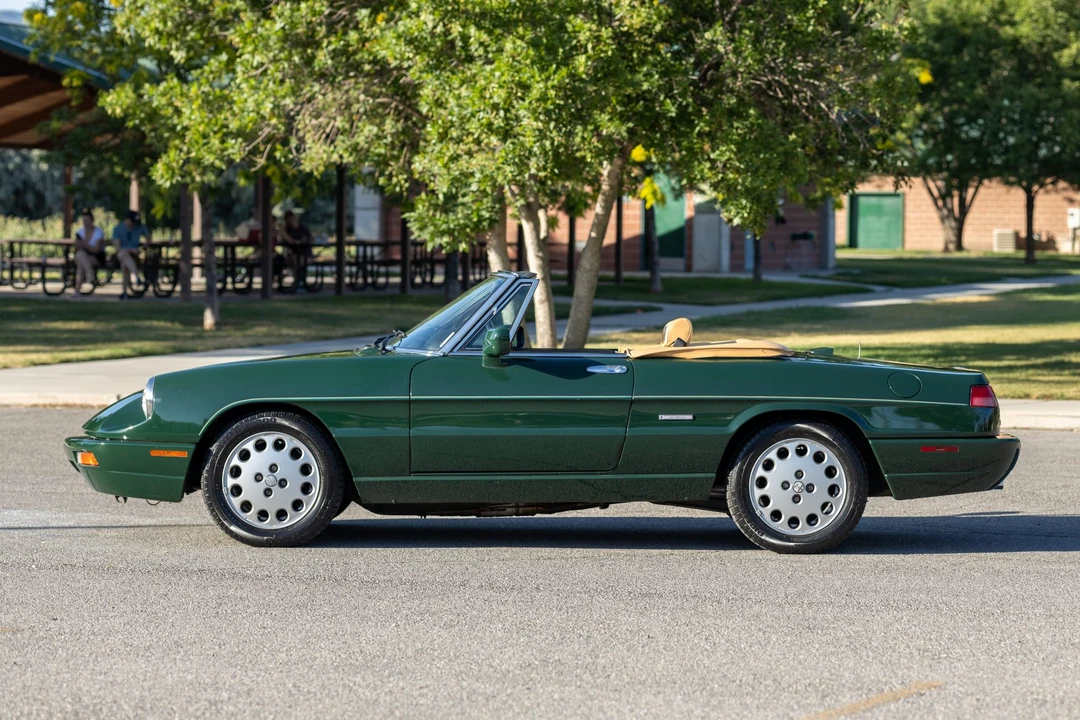 1993 Alfa Romeo Series 4 - Image 2 of 31