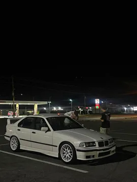 1993 BMW 3 Series 325i Sedan 4D