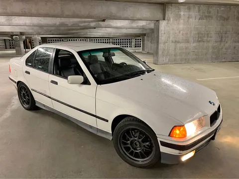 1993 BMW 325i Sedan