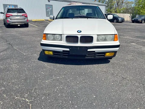 1993 BMW 325i Sedan