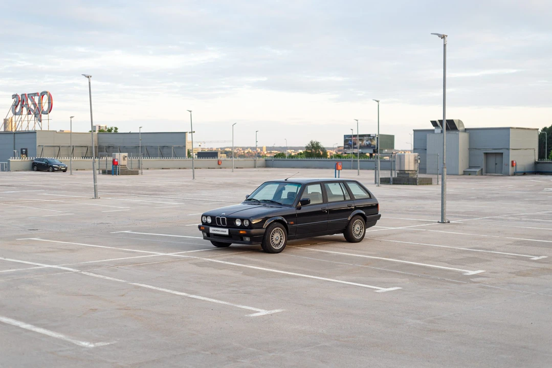 1993 BMW E30 3 Series - Image 2 of 31