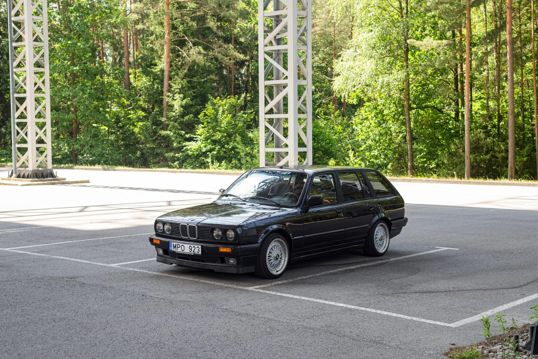 1993 BMW E30 3 Series - Image 2 of 31