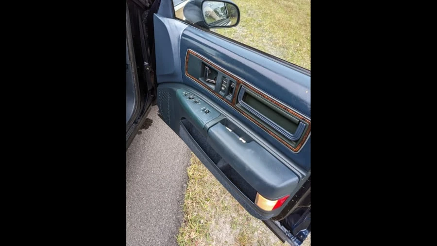 1993 Buick Roadmaster - Image 16 of 19