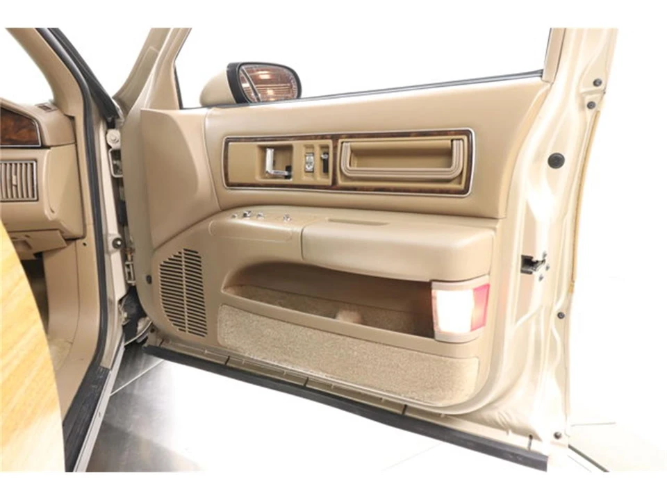 1993 Buick Roadmaster - Image 25 of 31