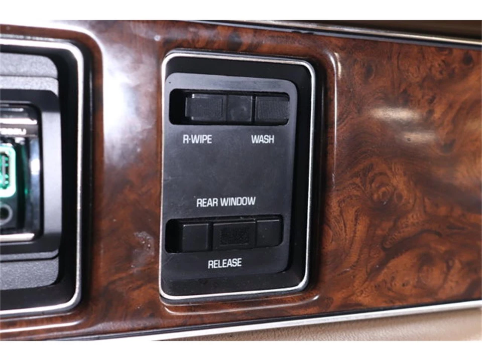 1993 Buick Roadmaster - Image 14 of 31