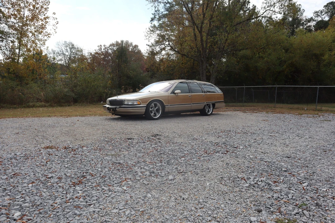 1993 Buick Roadmaster - Image 2 of 31