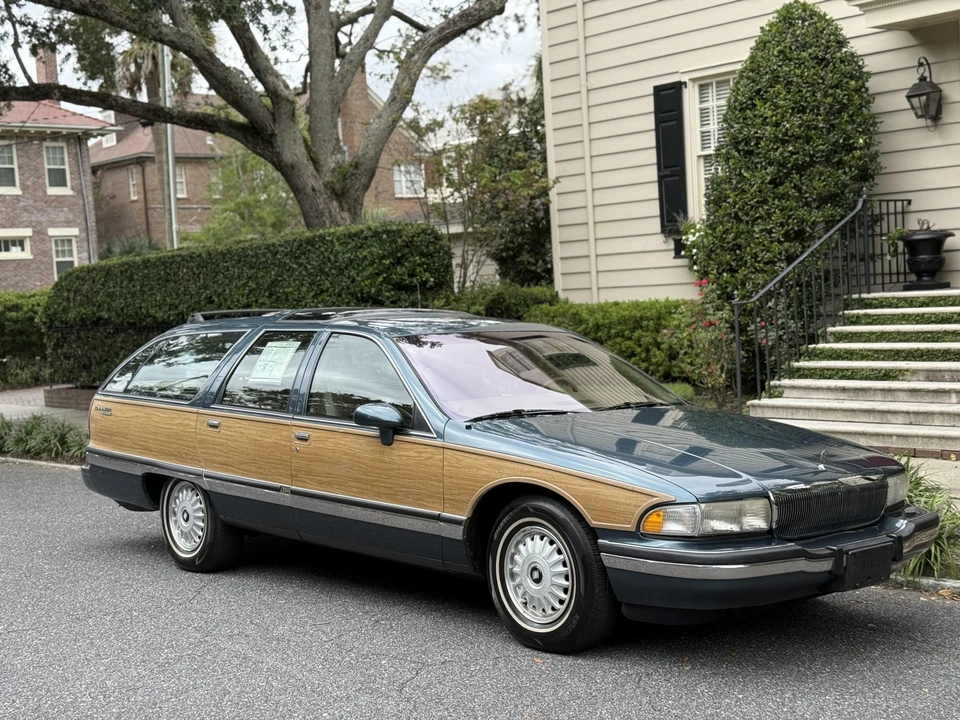 1993 Buick Roadmaster - Image 2 of 31