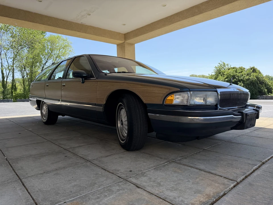 1993 Buick Roadmaster - Image 2 of 31