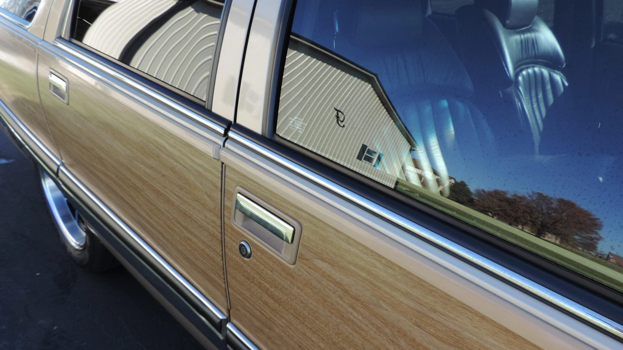 1993 Buick Roadmaster - Image 29 of 31