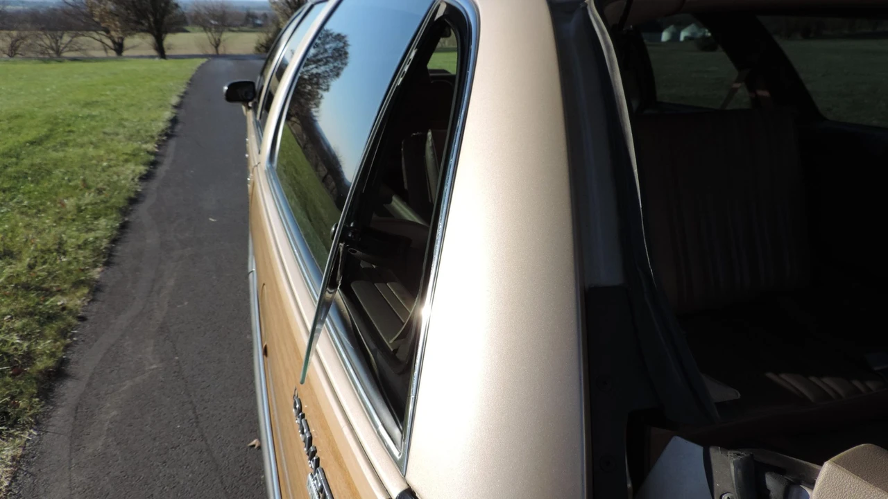 1993 Buick Roadmaster - Image 18 of 31