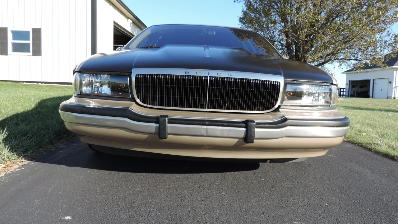 1993 Buick Roadmaster - Image 7 of 31