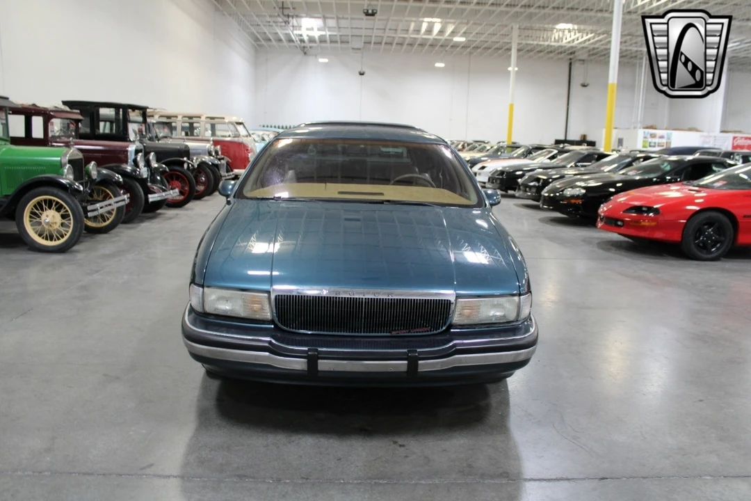 1993 Buick Roadmaster - Image 3 of 12