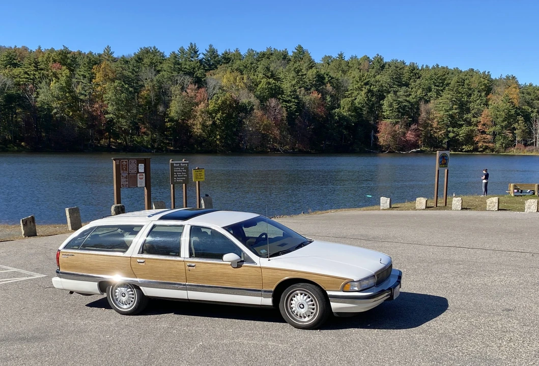 1993 Buick Roadmaster - Image 2 of 31