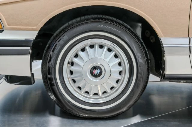 1993 Buick Roadmaster - Image 16 of 31