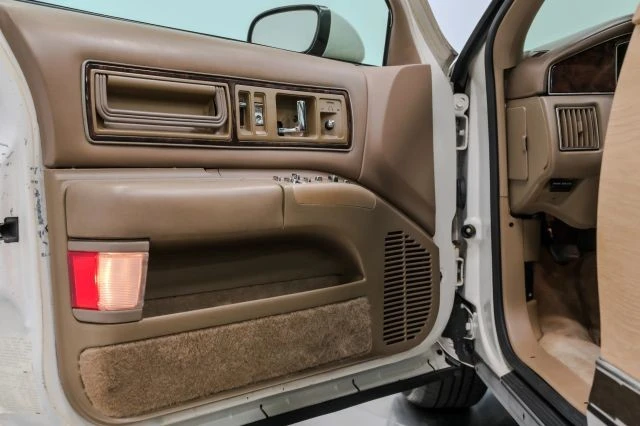 1993 Buick Roadmaster - Image 28 of 31
