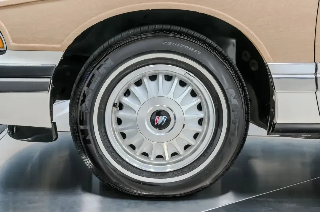 1993 Buick Roadmaster - Image 19 of 31