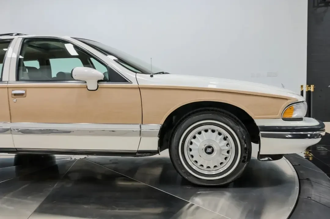1993 Buick Roadmaster - Image 25 of 31