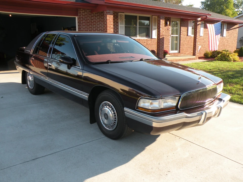 1993 Buick Roadmaster - Image 2 of 16