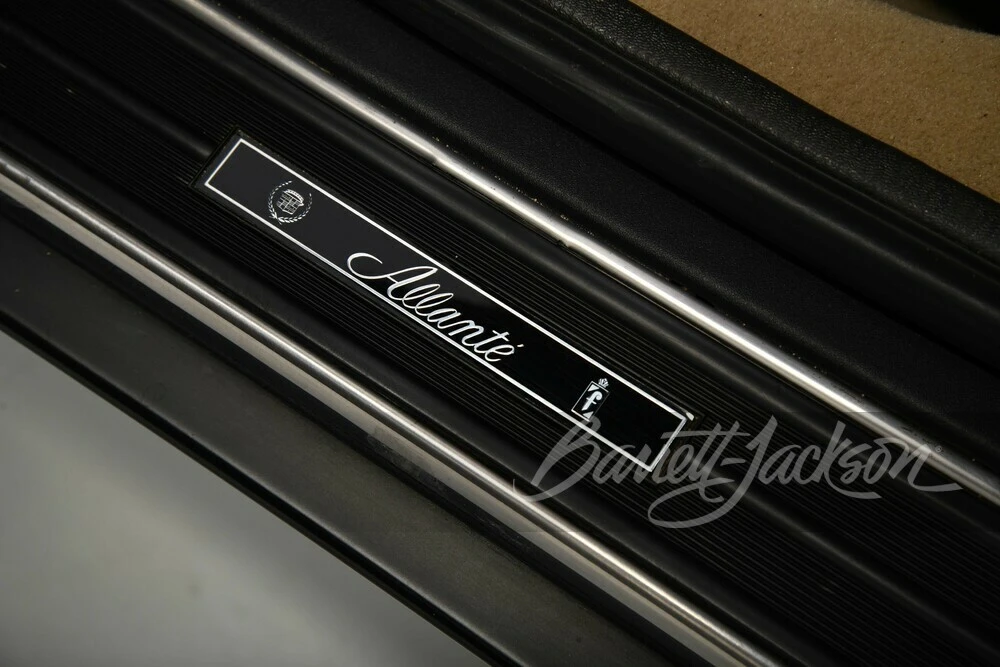 1993 Cadillac Allante - Image 10 of 31