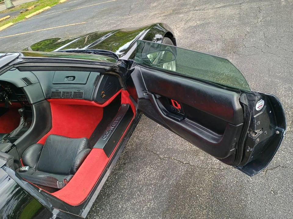 1993 Chevrolet Corvette C4 - Image 18 of 24