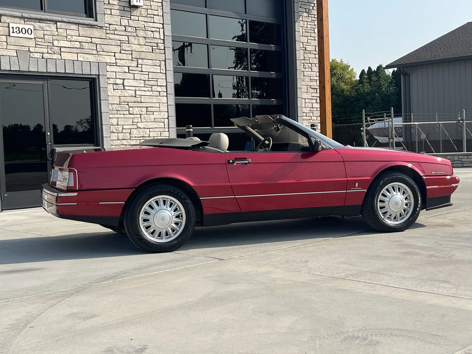 1993 Cadillac Allante - Image 11 of 31