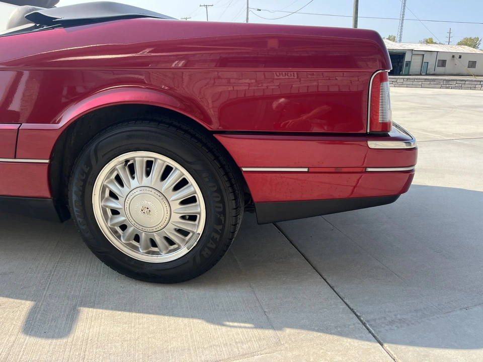 1993 Cadillac Allante - Image 27 of 31