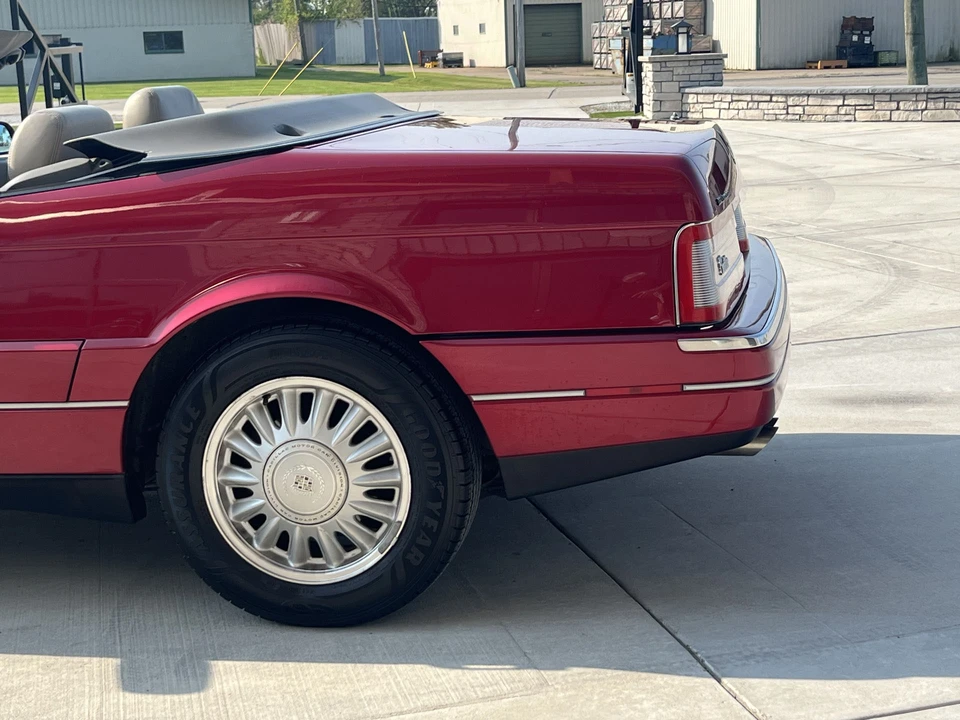 1993 Cadillac Allante - Image 28 of 31