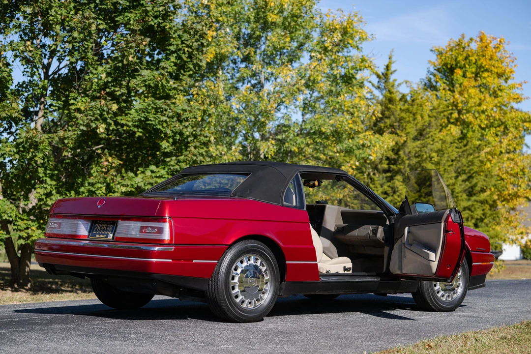 1993 Cadillac Allante - Image 25 of 31