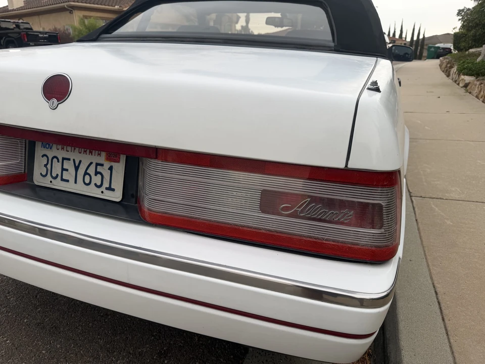 1993 Cadillac Allante - Image 29 of 31