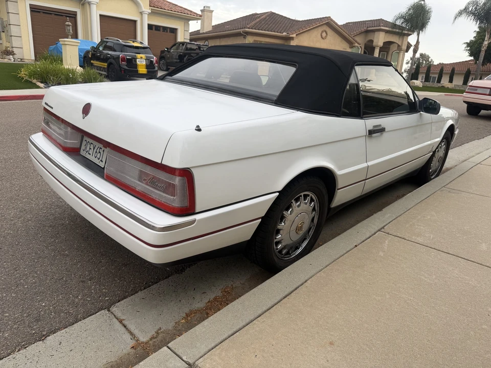 1993 Cadillac Allante - Image 11 of 31
