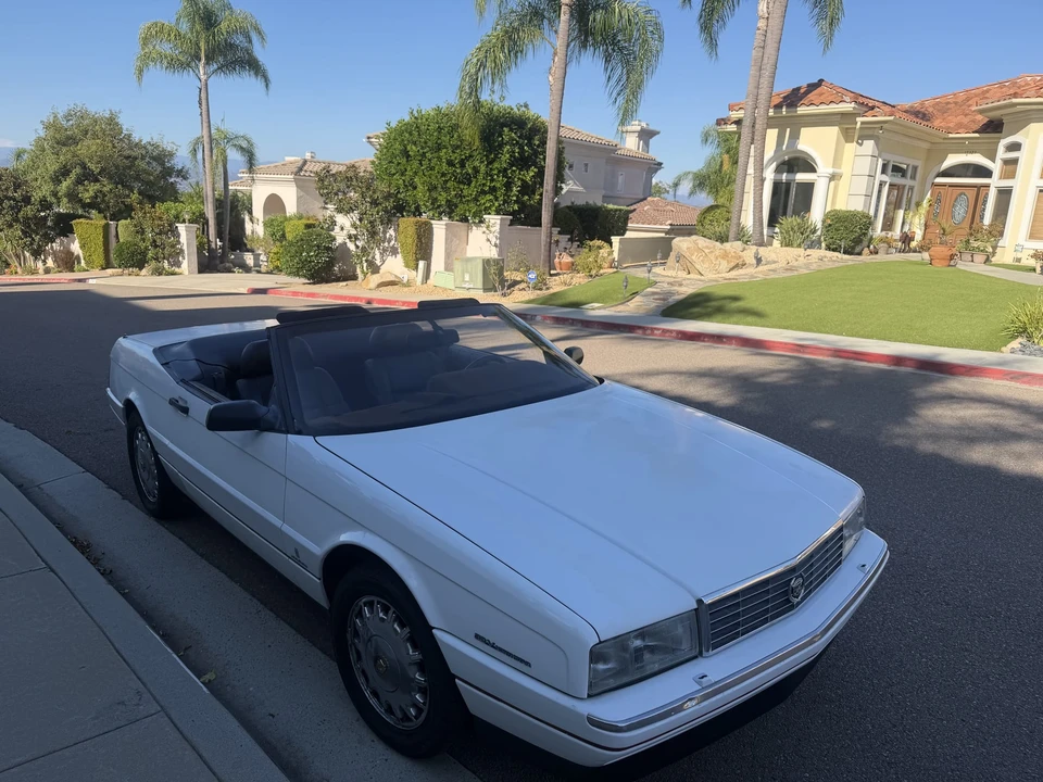 1993 Cadillac Allante - Image 2 of 31