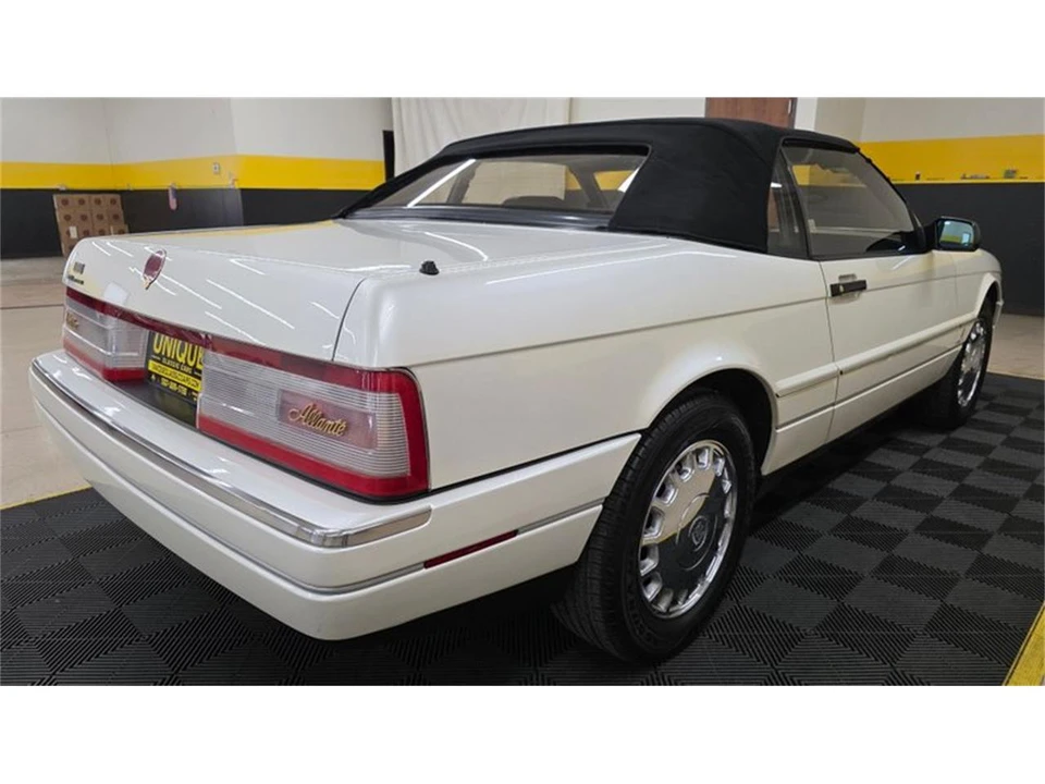 1993 Cadillac Allante - Image 24 of 31