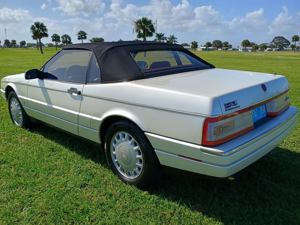 1993 Cadillac Allante - Image 10 of 31