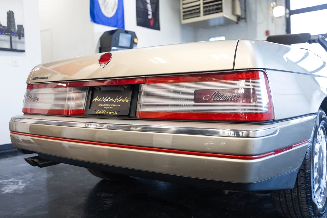 1993 Cadillac Allante - Image 16 of 31