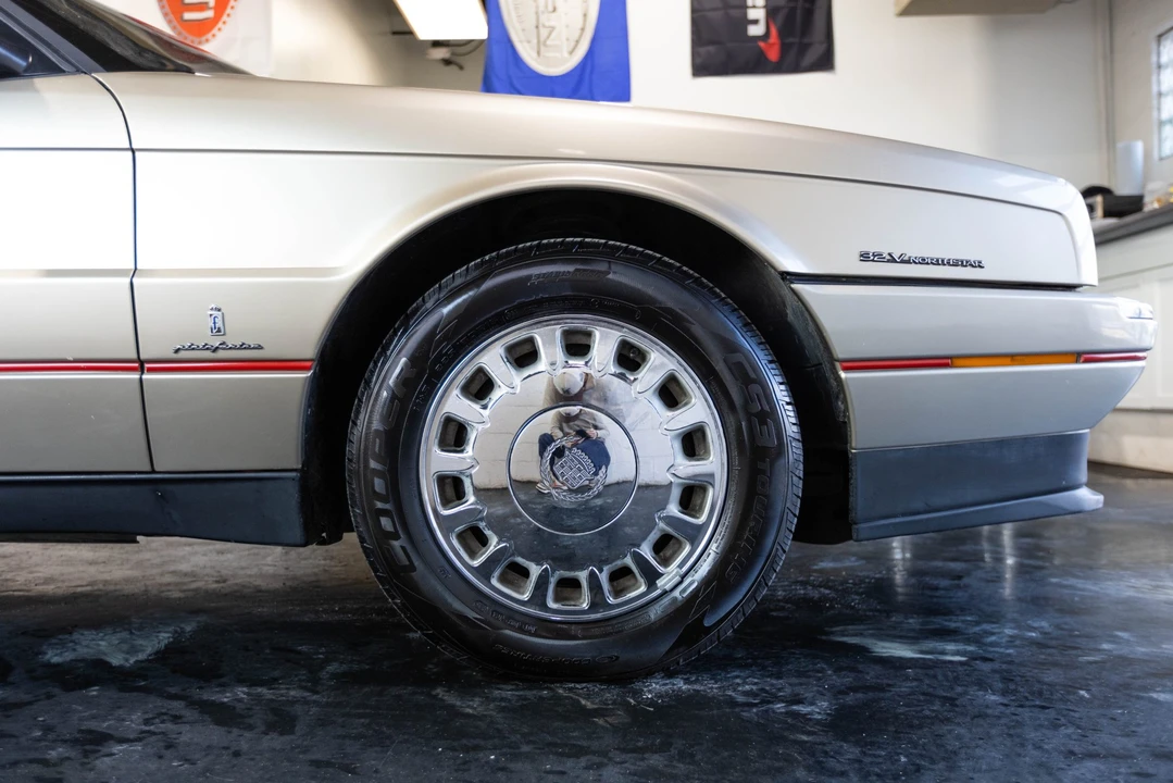 1993 Cadillac Allante - Image 11 of 31