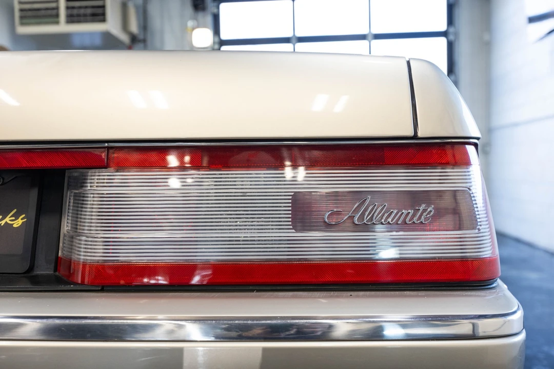 1993 Cadillac Allante - Image 15 of 21