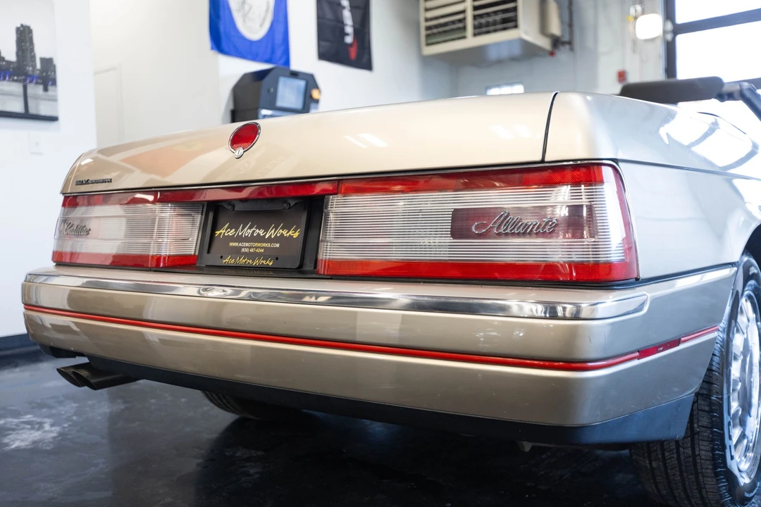 1993 Cadillac Allante - Image 17 of 21