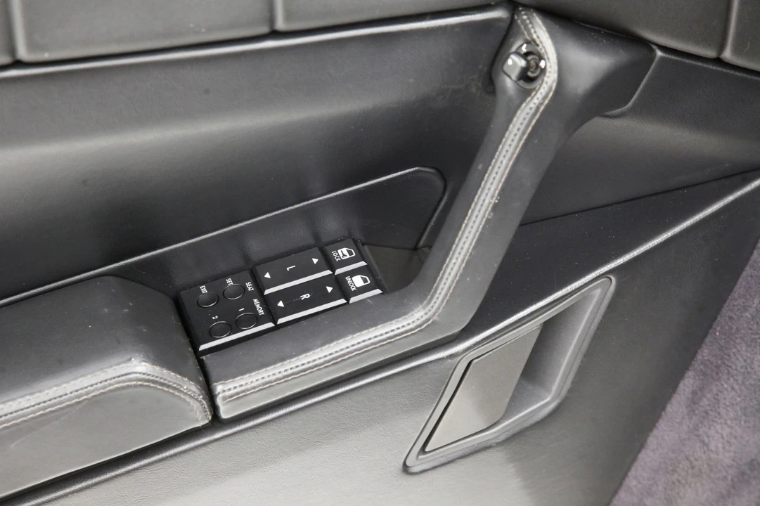 1993 Cadillac Allante - Image 7 of 21