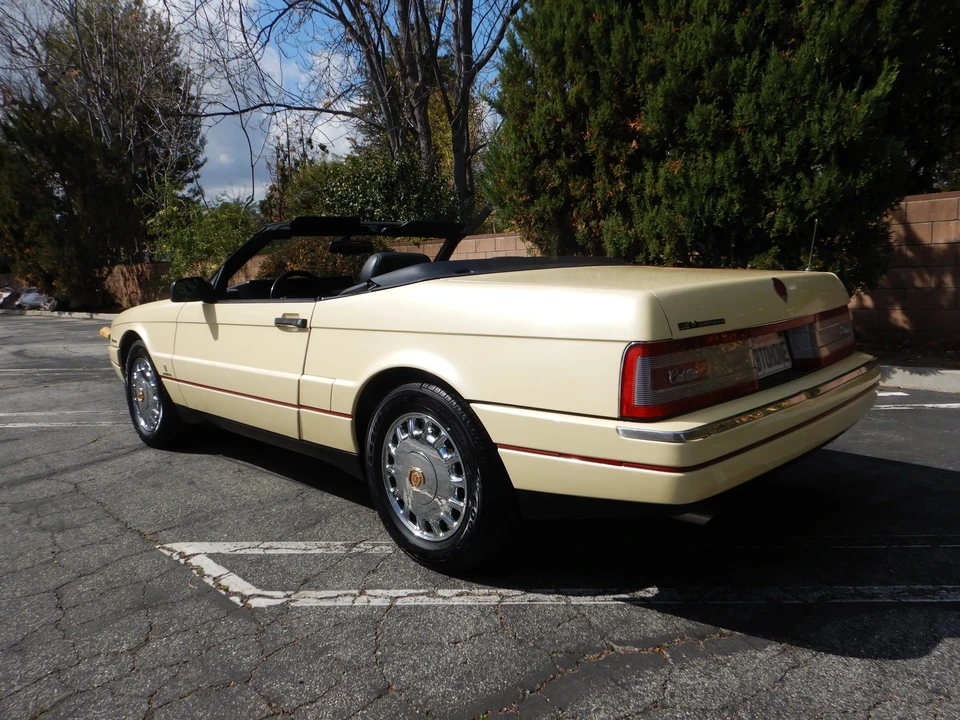 1993 Cadillac Allante - Image 8 of 31