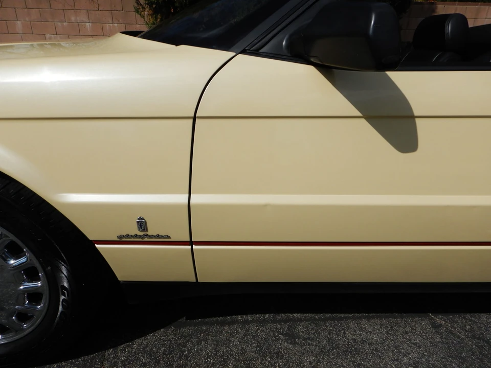 1993 Cadillac Allante - Image 16 of 31