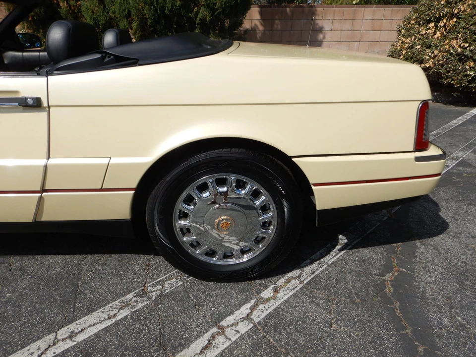 1993 Cadillac Allante - Image 17 of 31
