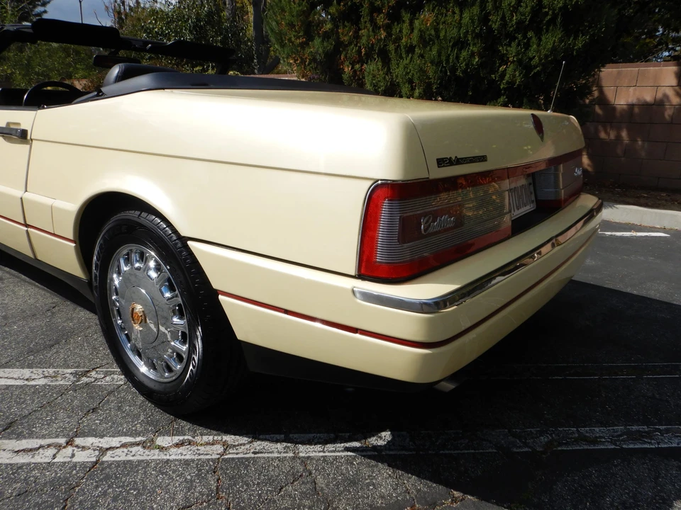 1993 Cadillac Allante - Image 9 of 31