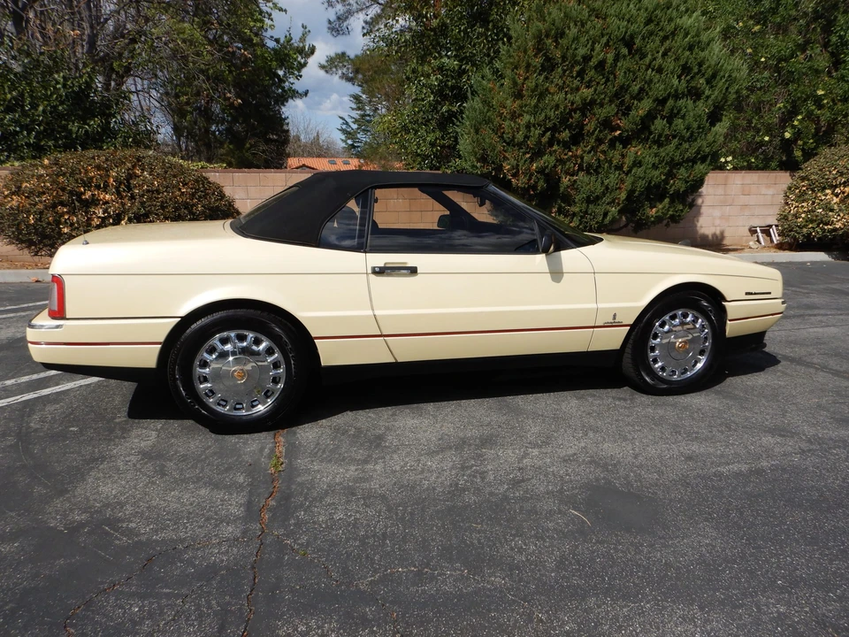 1993 Cadillac Allante - Image 12 of 31